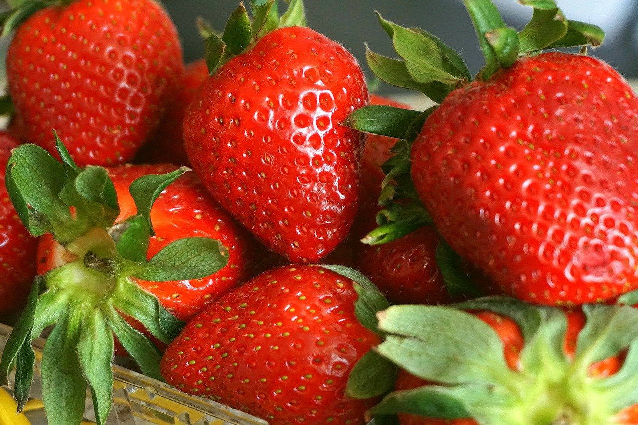 strawberries, fruit, food-7576937.jpg